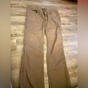 Thes jeans are a very good fit ,really pretty and would look great on you.